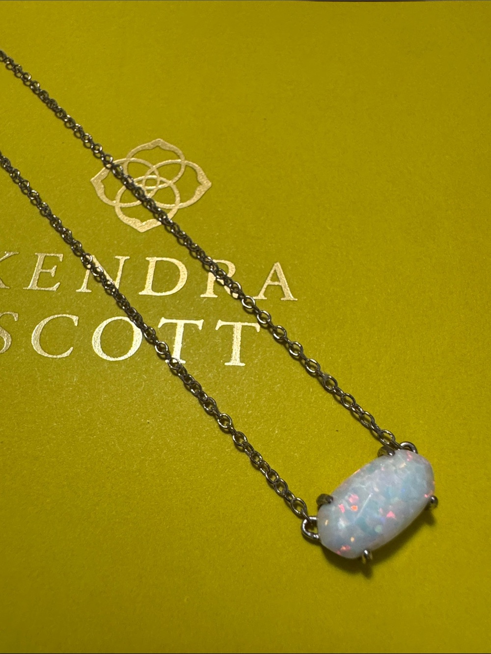 Kendra Scott-Opal Oval Pendant Necklace - White Opal on Silver Chain
